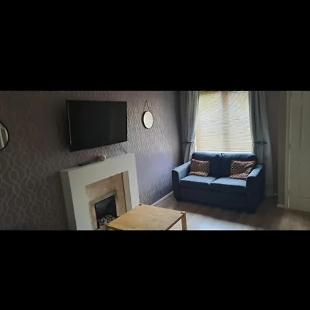 Family In A 2 Bed House Сasa de vacaciones *