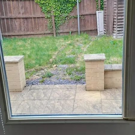 Family In A 2 Bed House Сasa de vacaciones